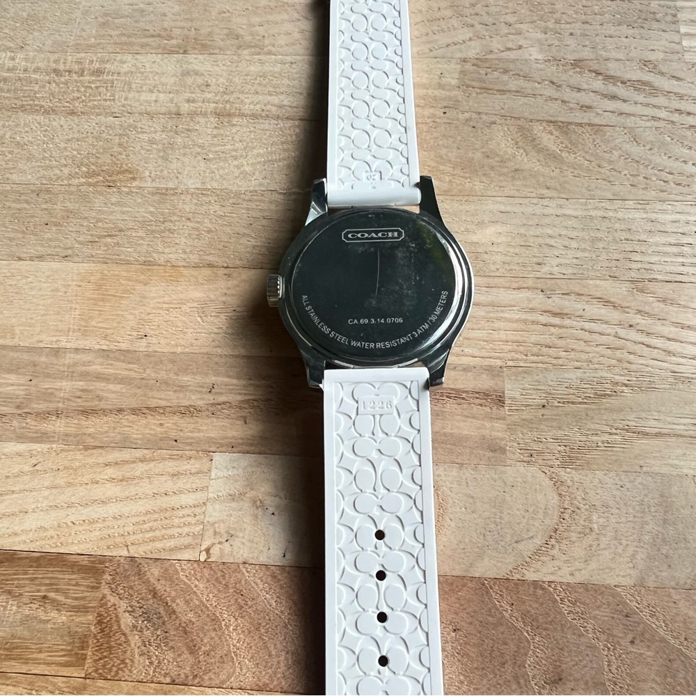 Coach ladies Maddy white dial silver tone sporty watch NEW BATTERY - Picture 6 of 8